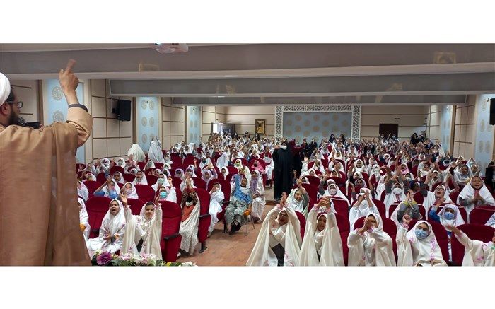 جشن عبادت و بندگی دانش‌آموزان فیروزه برگزار شد