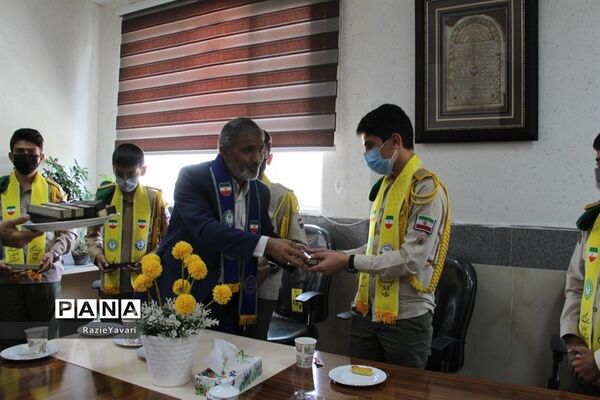 تجلیل از دانش‌آموزان پیشتاز مدرسه شهید آل نبی