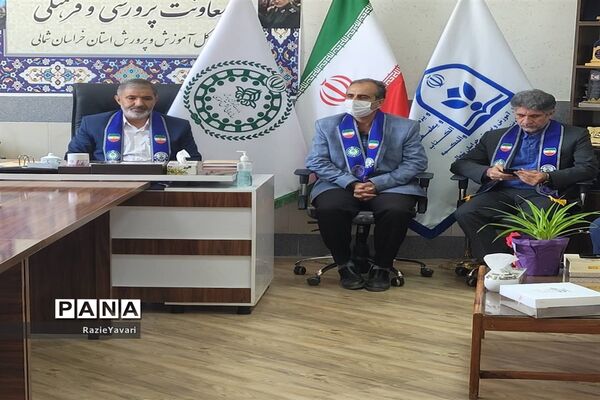 تجلیل از دانش‌آموزان پیشتاز مدرسه شهید آل نبی