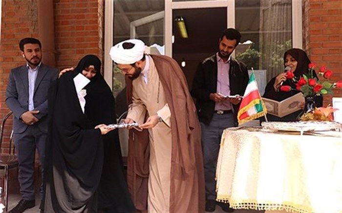 تجلیل از دانش‌آموزان نمونه اخلاقی و دینی  در مدارس