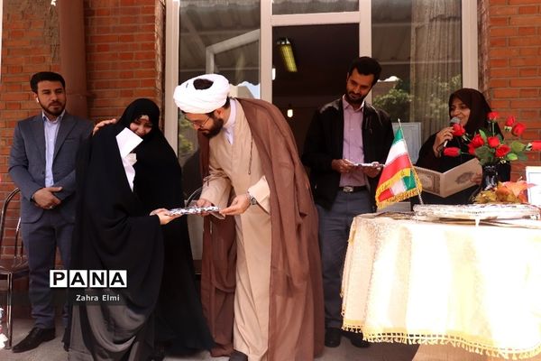 تجلیل از دانش‌آموزان نمونه دینی و اخلاقی توسط ستاد امر به معروف و نهی از منکر