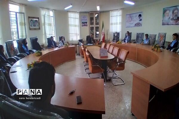 اولین نشست هیأت رئیسه یازدهمین دوره مجلس دانش‌آموزی شهرستان چرداول