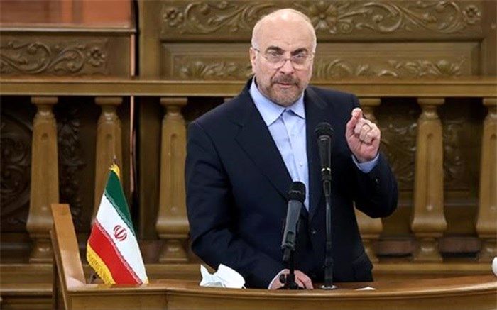 خط مقدم آموزش و پرورش معلم و مدرسه است؛ در جبهه‌ها نیز همه امکانات برای خط مقدم بود