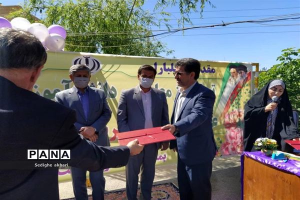 تجلیل از معلمان و دانش‌آموزان برتر دبیرستان دخترانه نمونه الزهرا یاسوج