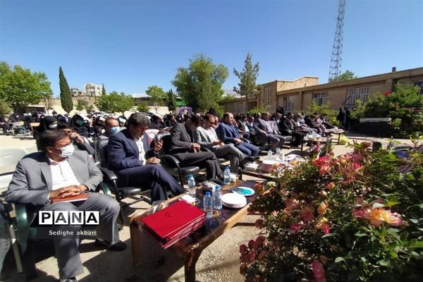 تجلیل از معلمان و دانش‌آموزان برتر دبیرستان دخترانه نمونه الزهرا یاسوج