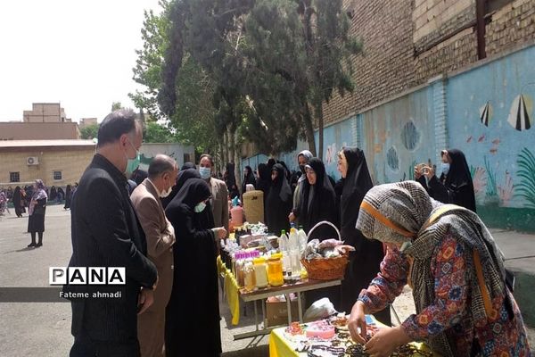 بازارچه موقت دست‌سازه‌های اولیای کارآفرین در پاکدشت