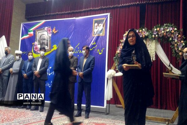تجلیل از معلمان، مدیران، معاونان و مربیان و کارمندان  نمونه آموزش وپرورش داراب