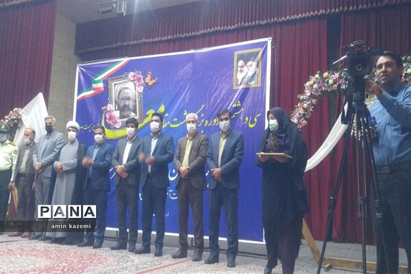تجلیل از معلمان، مدیران، معاونان و مربیان و کارمندان  نمونه آموزش وپرورش داراب