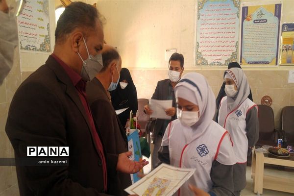 برپایی نمایشگاه هفته سلامت در دبستان مصلح داراب