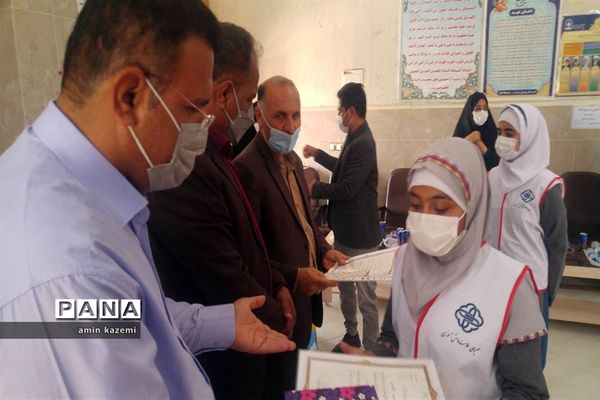 برپایی نمایشگاه هفته سلامت در دبستان مصلح داراب