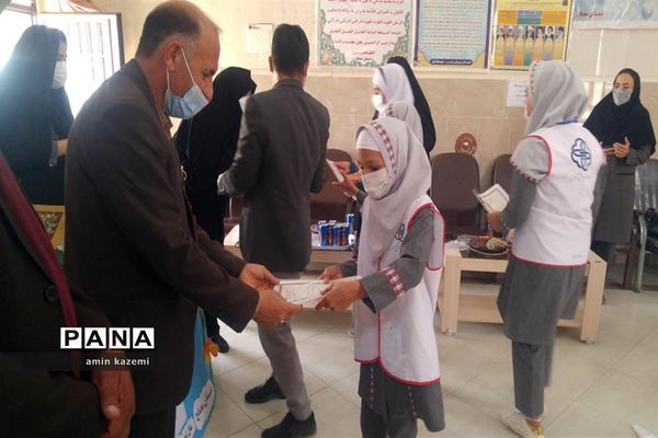 برپایی نمایشگاه هفته سلامت در دبستان مصلح داراب