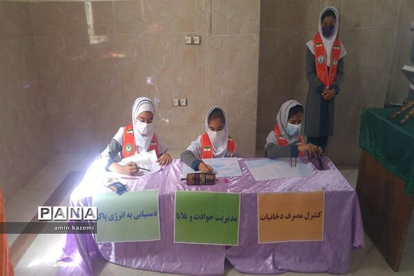 برپایی نمایشگاه هفته سلامت در دبستان مصلح داراب