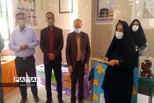 برپایی نمایشگاه هفته سلامت در دبستان مصلح داراب