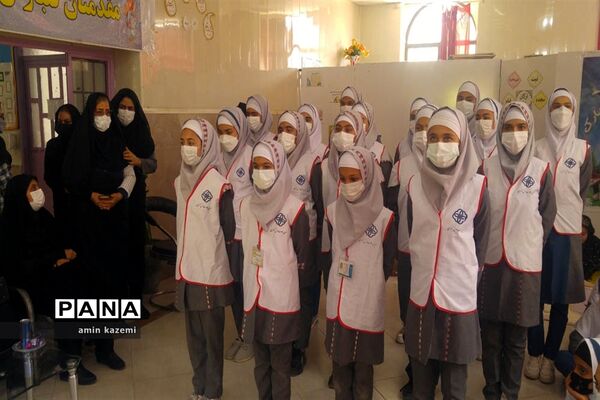 برپایی نمایشگاه هفته سلامت در دبستان مصلح داراب