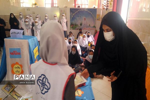 برپایی نمایشگاه هفته سلامت در دبستان مصلح داراب