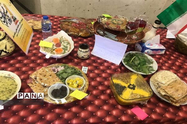 برگزاری جشنواره غذاهای بومی و محلی به مناسبت هفته سلامت در هنرستان حضرت زهرا (س) ناحیه 4 کرج