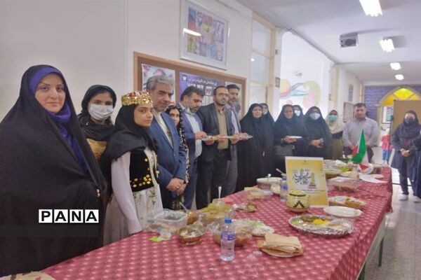 برگزاری جشنواره غذاهای بومی و محلی به مناسبت هفته سلامت در هنرستان حضرت زهرا (س) ناحیه 4 کرج