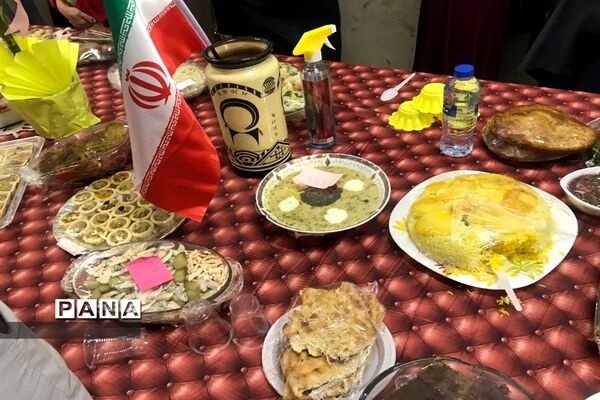 برگزاری جشنواره غذاهای بومی و محلی به مناسبت هفته سلامت در هنرستان حضرت زهرا (س) ناحیه 4 کرج