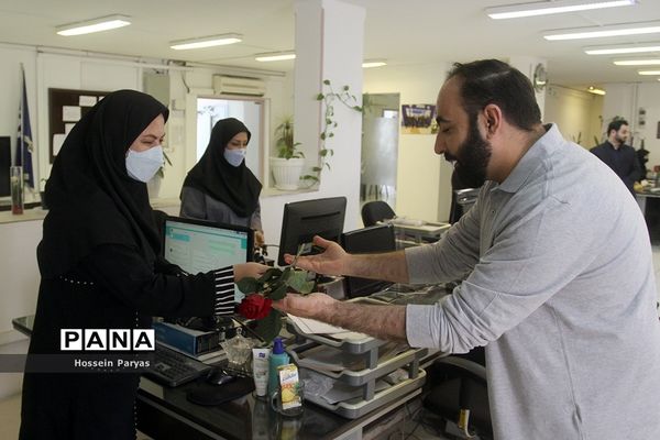 تقدیر قائم‌مقام سازمان دانش‌آموزی از کارکنان در بیست و سومین سالگرد تاسیس سازمان دانش‌آموزی کشور