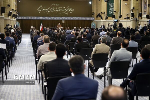 دیدار جمعی از معلمان با رهبر انقلاب اسلامی