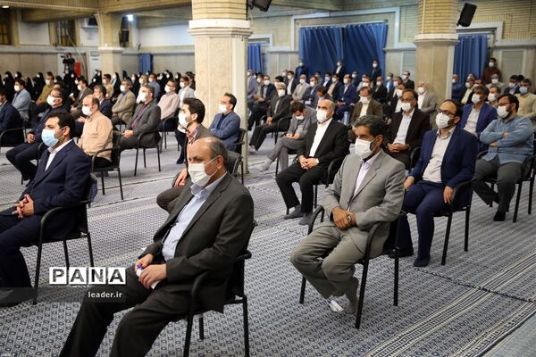 دیدار جمعی از معلمان با رهبر انقلاب اسلامی