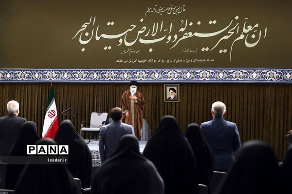 دیدار جمعی از معلمان با رهبر انقلاب اسلامی