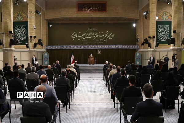 دیدار جمعی از معلمان با رهبر انقلاب اسلامی