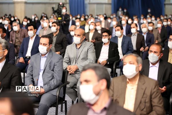 دیدار جمعی از معلمان با رهبر انقلاب اسلامی