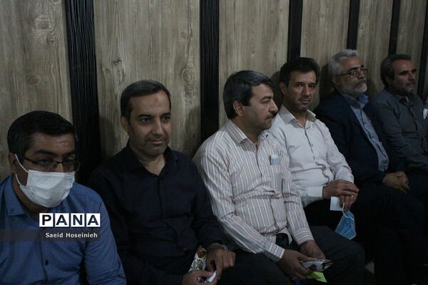 نشست هم‌اندیشی معاونان پرورشی ناحیه 3 قم