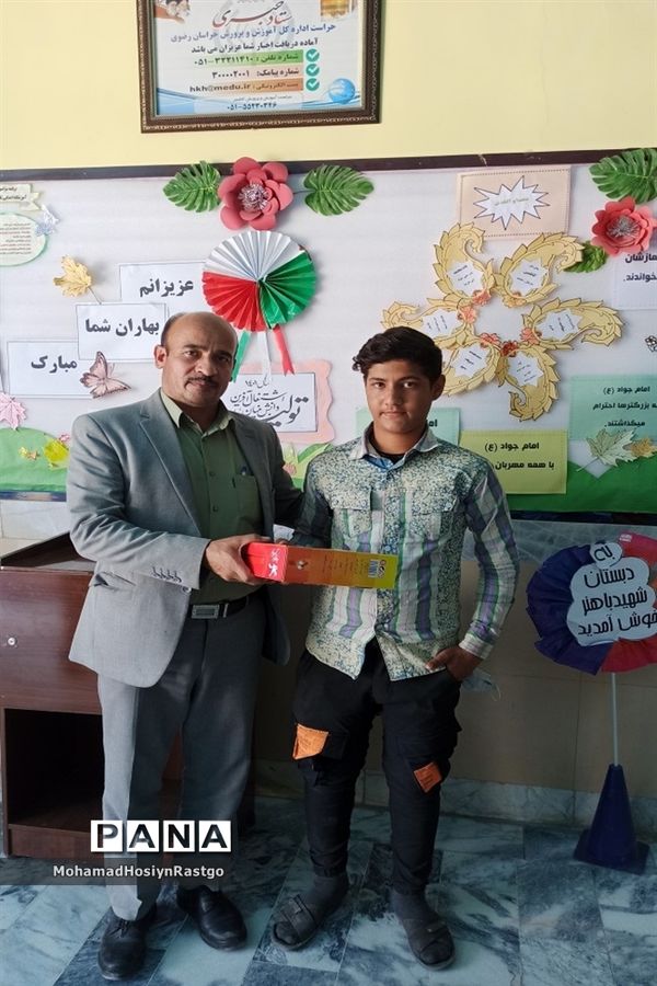 مراسم تقدیراز معلمان مدرسه شهید باهنر کاشمر