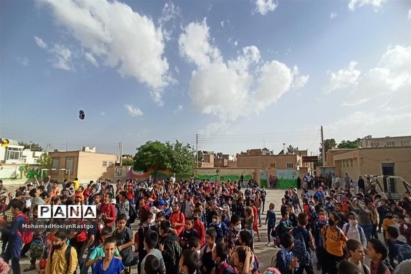 مراسم تقدیراز معلمان مدرسه شهید باهنر کاشمر