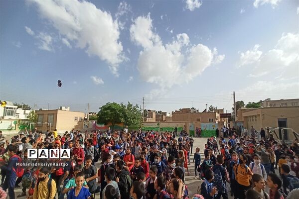 مراسم تقدیراز معلمان مدرسه شهید باهنر کاشمر