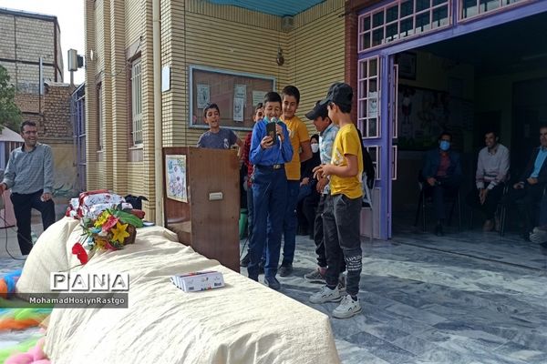 مراسم تقدیراز معلمان مدرسه شهید باهنر کاشمر