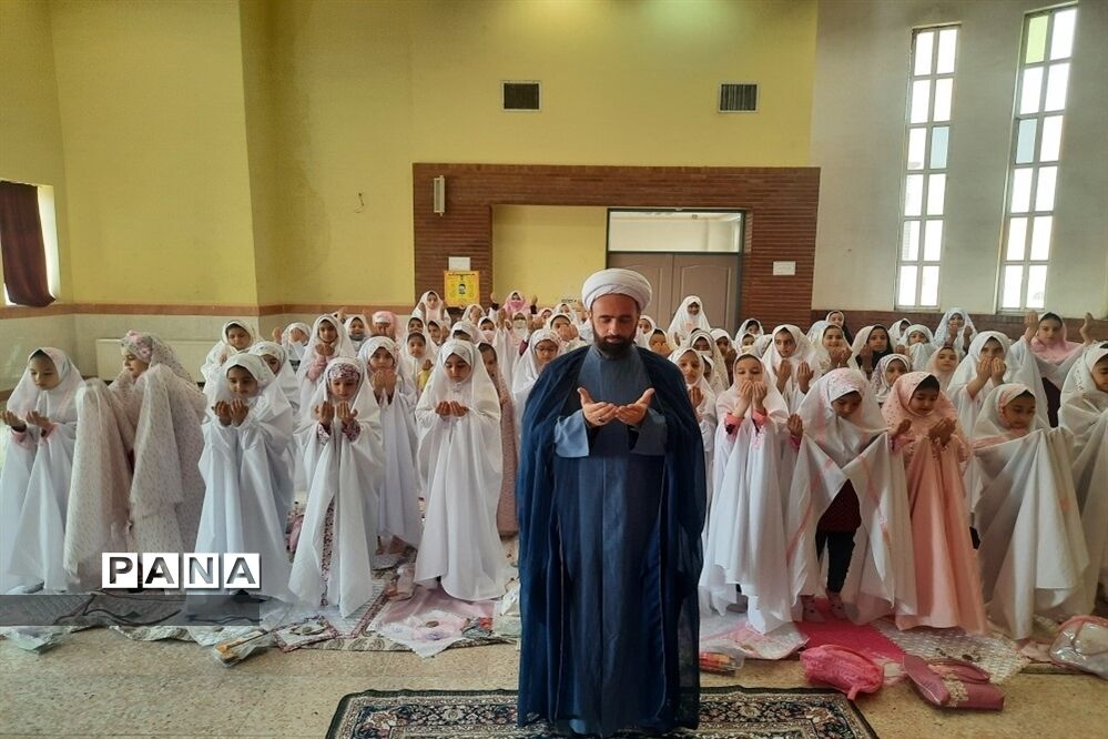 جشن تکلیف و عبادت در دبستان دخترانه حضرت ولیعصر شهرستان قدس