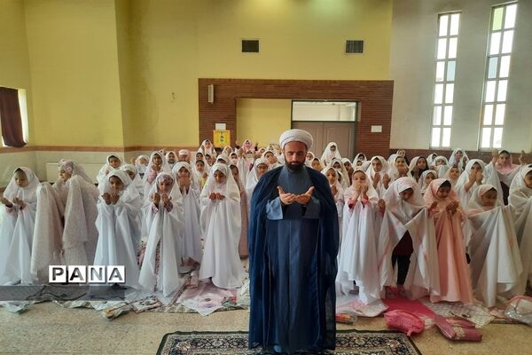 جشن تکلیف و عبادت در دبستان دخترانه حضرت ولیعصر شهرستان قدس