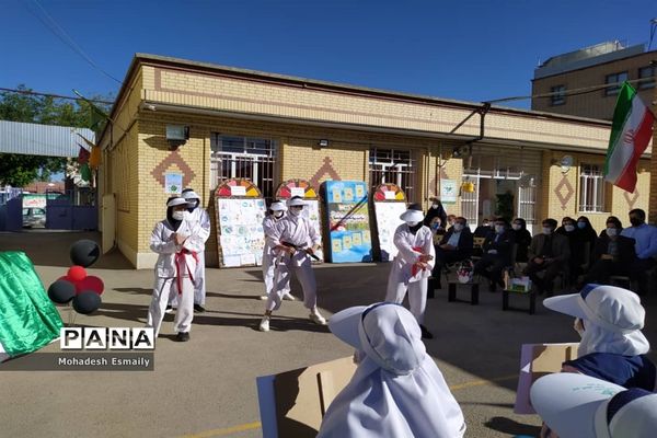 تجلیل از مدافعان سلامت و جهادگران آموزش در آباده