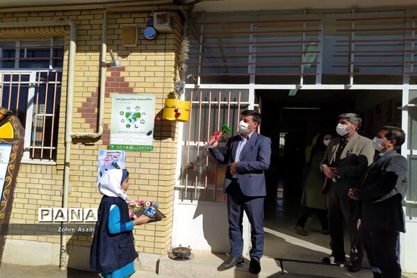 تجلیل از مدافعان سلامت و جهادگران آموزش در آباده