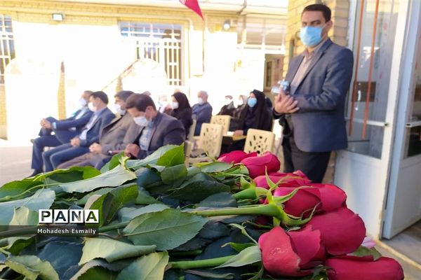 تجلیل از مدافعان سلامت و جهادگران آموزش در آباده