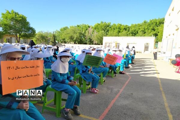 تجلیل از مدافعان سلامت و جهادگران آموزش در آباده