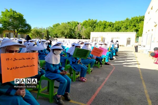 تجلیل از مدافعان سلامت و جهادگران آموزش در آباده