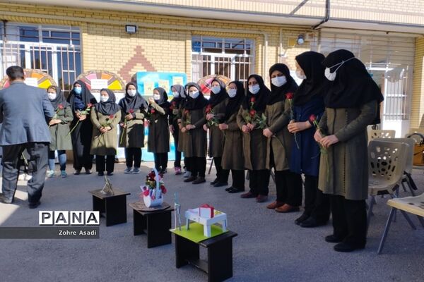 تجلیل از مدافعان سلامت و جهادگران آموزش در آباده