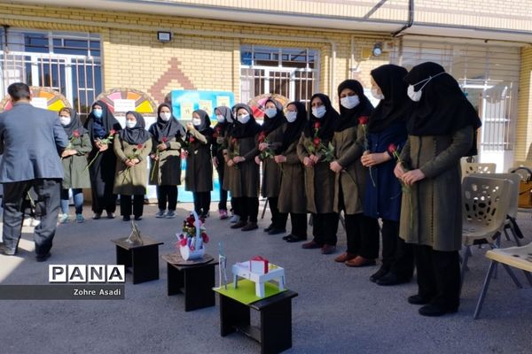 تجلیل از مدافعان سلامت و جهادگران آموزش در آباده