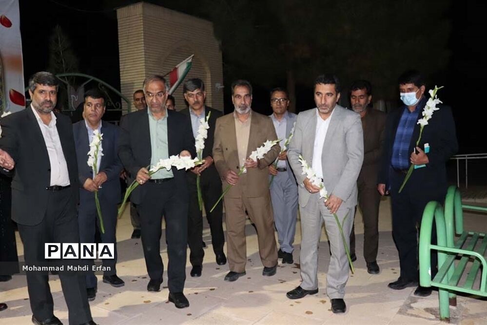 نشست صمیمی مسئولان با فرهنگیان شهرستان  آباده