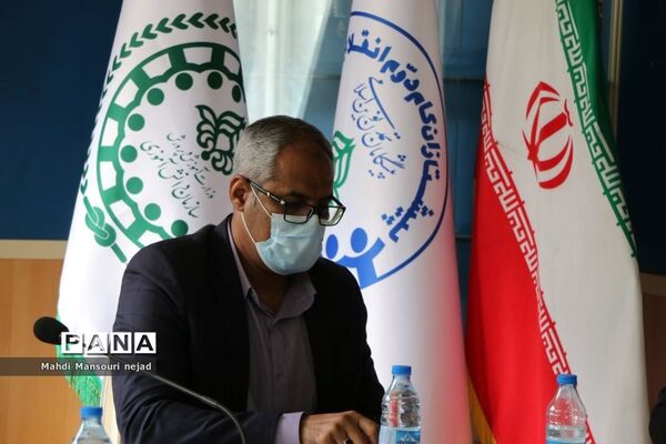 نشست صمیمی قائم مقام سازمان دانش‌آموزی با تشکل‌های دانش‌آموزی هرمزگان