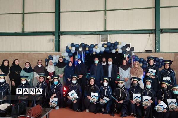 جشن فارغ‌التحصیلی دانش‌آموزان پایه دوازدهم مدرسه استعدادهای درخشان فرزانگان رودهن