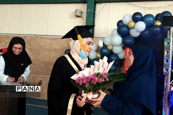 جشن فارغ‌التحصیلی دانش‌آموزان پایه دوازدهم مدرسه استعدادهای درخشان فرزانگان رودهن