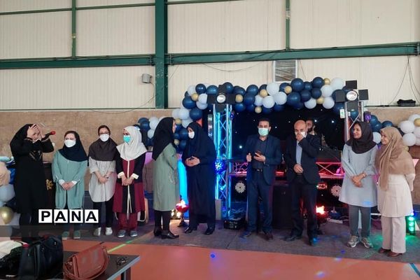 جشن فارغ‌التحصیلی دانش‌آموزان پایه دوازدهم مدرسه استعدادهای درخشان فرزانگان رودهن