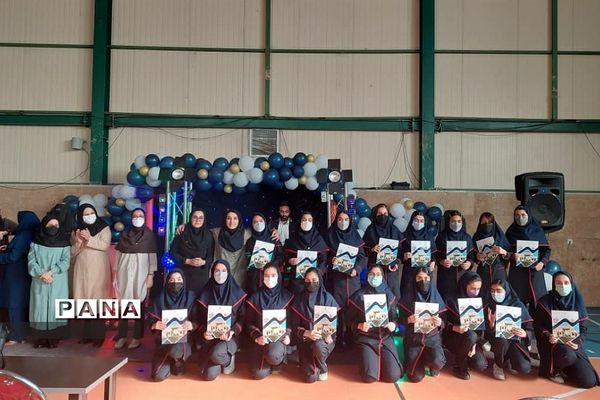 جشن فارغ‌التحصیلی دانش‌آموزان پایه دوازدهم مدرسه استعدادهای درخشان فرزانگان رودهن