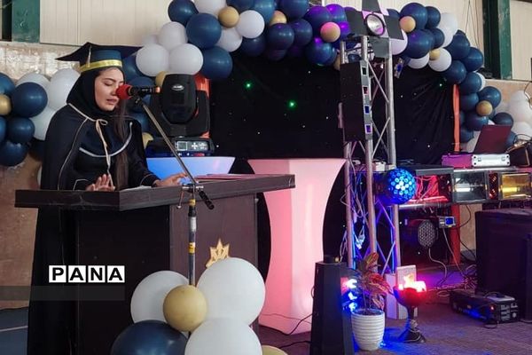 جشن فارغ‌التحصیلی دانش‌آموزان پایه دوازدهم مدرسه استعدادهای درخشان فرزانگان رودهن