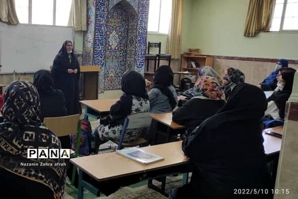 برگزاری کلاس‌های آموزش خانواده ویژه والدین در مدارس رودهن